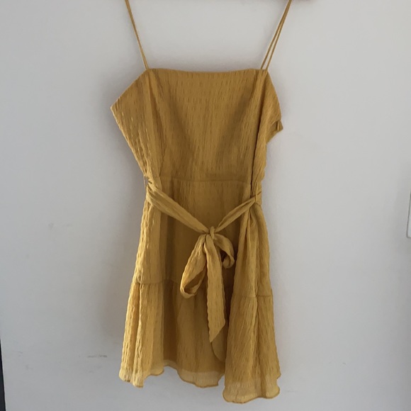 Superdown Becca ruffle belted dress - Picture 3 of 7